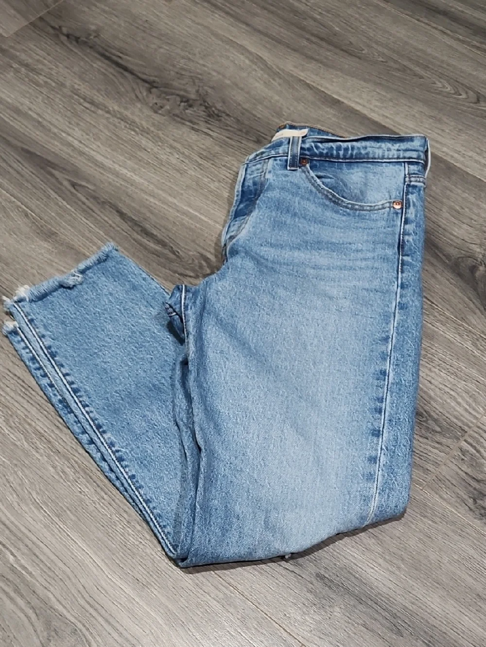 EUC Levis 501 High Rise Wedgie Jeans W/Raw Hem